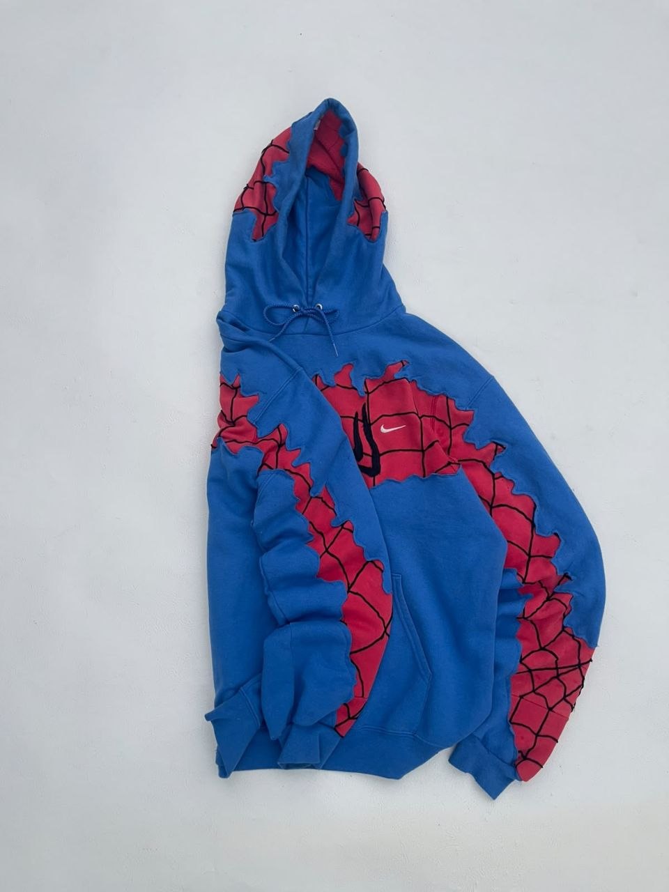 Spider-man blue and red reworked hoodie, detail view